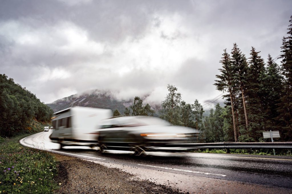 The Dangers Of Caravan Car Accidents What You Need To Know - Abogados de Accidentes Costa Mesa